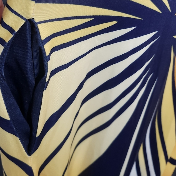 Dress - Picture 5 of 7